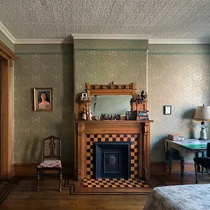 The Harlem Flophouse 2* New York